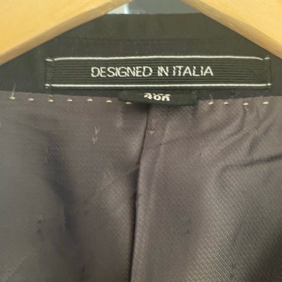 Black Blazor, size 40 Regular— selling as I am a 42. - Picture 2 of 3